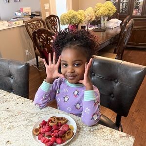 Meet your Posher, Queenette